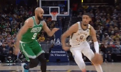 kaiyun 官网-逆转绿军难开心！步行者大将哈利伯顿劈叉拉伤腿筋